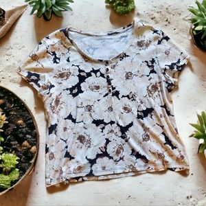 Croft & Barrow Lightweight Floral Tee w Buttons